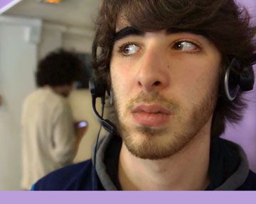 Grégoire, le Coach et Hugo suspectent un nouvel employé d'activités terroristes au sein de la société...