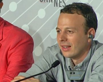 Le réalisateur Amat Escalante revient sur son approche de la violence dans "Heli"...