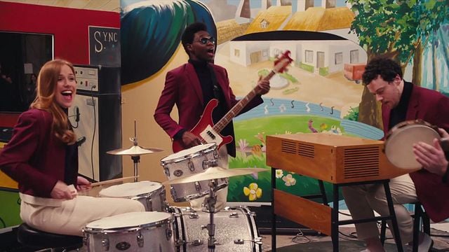 C'est le réalisateur français Michel Gondry qui a réalisé le très attendu nouveau clip de Metronomy, on y retrouve encore une fois sa poésie et son sens du bricolage.
