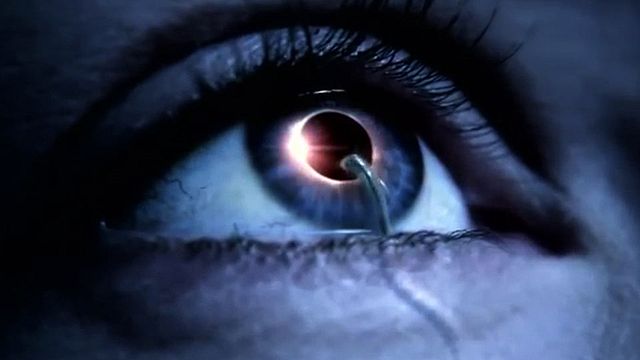 Des images de "The Strain", la série fantastique de Guillermo Del Toro, les épisodes de "Street Fighter : Assassin's Fist" dévoilés, des news de "Terminator : Genesis", le générique de la série animée Batman remasterisé...