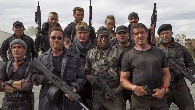 Leur mission : traquer les gaffes de leurs propres films. Stallone et ses Expendables se prêtent au jeu des faux raccords dans "Opération Michels".