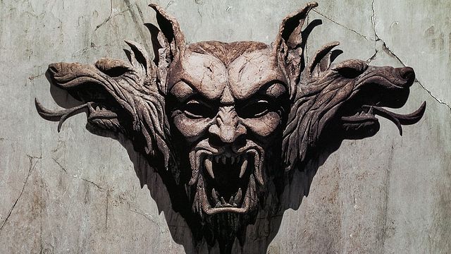 Sang pour sang gothique, sang pour sang romantique... et sang pour sang gaffeur ! C'est le Dracula version Francis Ford Coppola, traqué par Michel &amp; Michel.