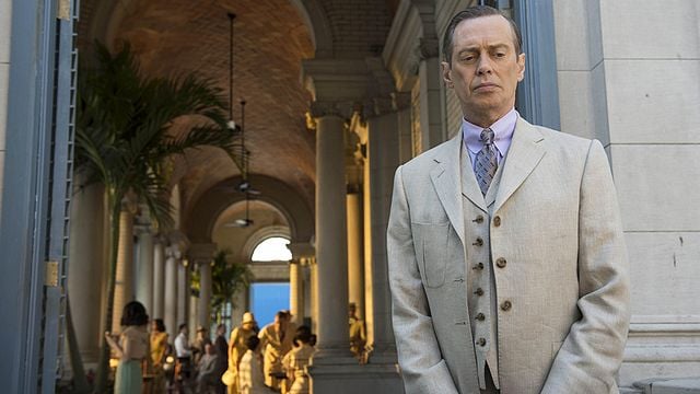 Cette semaine dans Tueurs en Séries… "Constantine" et ses démons débarquent, une polémique pour "Breaking Bad", Stanley Kubrick chez "Les Simpson" et les adieux de "Boardwalk Empire"