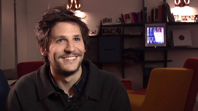 Qui est le héros d'Eden ? AlloCiné a rencontré Félix de Givry, rôle principal du nouveau film de Mia Hansen Love, dont l'intrigue prend place dans les années "French Touch". Découvrez son portrait en vidéo.