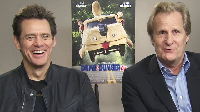 20 ans après "Dumb and Dumber", Jim Carrey et Jeff Daniels sont de retour pour de nouvelles aventures d'Harry et Lloyd. Les deux comédiens expliquent le succès de la comédie culte par l'absence totale de méchanceté des personnages envers les autres. Le réalisateur Peter Farrelly, lui, tire un coup de chapeau à ses comédiens qui sont capables de tout...