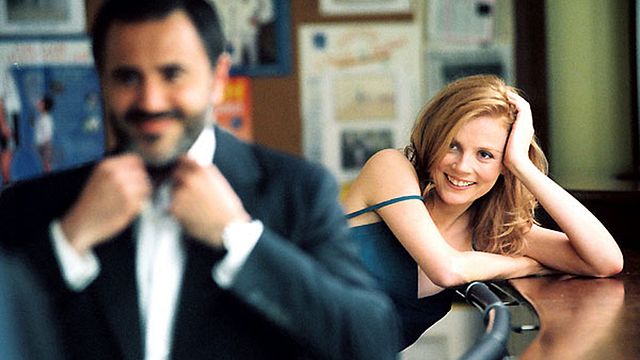 "Qu'est-ce que vous faites dans ma chambre ?" -Stéphane (José Garcia) surprend Franssou (Isabelle Carré) dans sa suite.