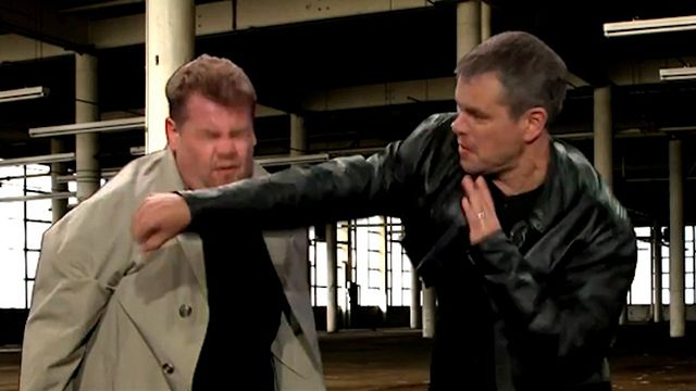 Après Tom Hanks et Arnold Schwarzenegger, c'est au tour de Matt Damon de refaire en quelques minutes toute sa filmographie sur le plateau du Late Late Show.