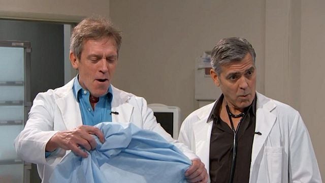 Quand George Clooney vient à une réunion de la série Urgences, il ne s'attend pas à voir débouler Hugh Laurie dans le bloc opératoire...