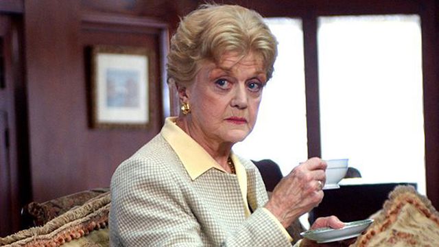Extrait de l'un des téléfilms - "Le fils perdu" En Irlande afin d'assister à la lecture du testament d'un ancien ami, Jessica Fletcher mène son enquête. Lorsqu'un intrus pénètre en pleine nuit dans la propriété, la romancière prend des risques en allant au devant du danger...