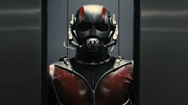 Petit mais... gaffeur ! Michel &amp; Michel s'attaquent au super-héros Marvel avec leur loupe...