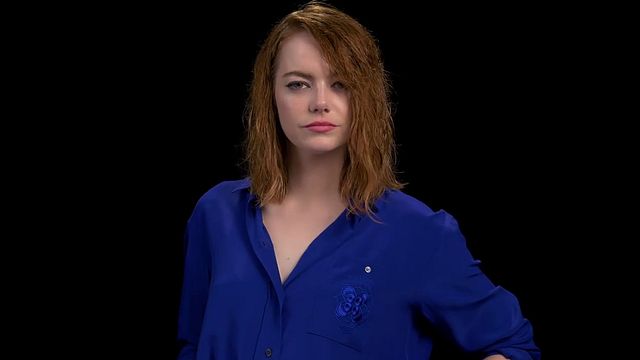 Quelques jours avant l'investiture de Donald Trump, W a réuni plusieurs stars, de Natalie Portman à Emma Stone, en passant par Dev Patel, Matthew McConaughey ou Andrew Garfield, pour leur faire chanter "I Will Survive".