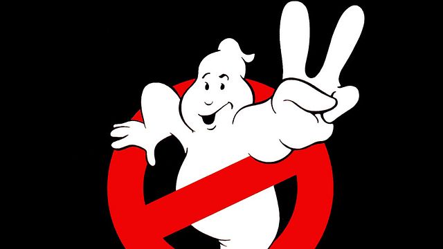 "Jimmy, tu peux me sortir le dossier fantôme s’il te plait ?" "Une minute, je termine avec le couple d’aliens et je suis à toi…" - Top 5 des agences pas comme les autres.