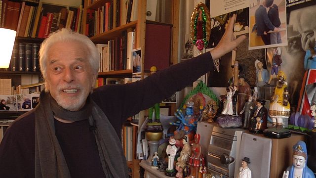 Où l'on retrouve les figurines de Freud et d'un saint colombien des narco-trafiquants entre celle de John Difool et des photos de "Mamá" Jodorowsky, ressuscitée par La Danza de la Realidad (que d'aucuns ont comparé à Amarcord). Voici les "talismans" du bureau de Jodo...