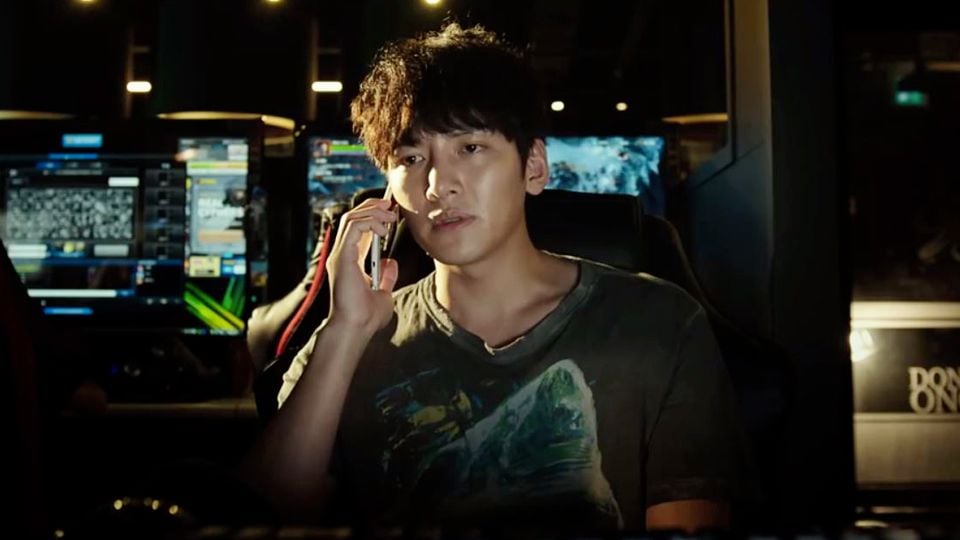 Дорама you’re all surrounded. Дорама про геймеров с озвучкой. Дорама про киберспорт и любовь. Джи чан ук подставной город. Дорама про геймеров с озвучкой.