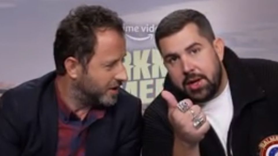 Interview Darknet-sur-Mer S01 : Darknet-sur-Mer : le quiz du Net avec Artus, Théo Fernandez...  - AlloCiné